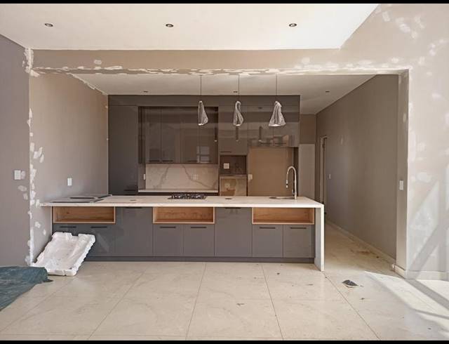 4 BEDROOM HOUSE FOR SALE IN MIDSTREAM RIDGE